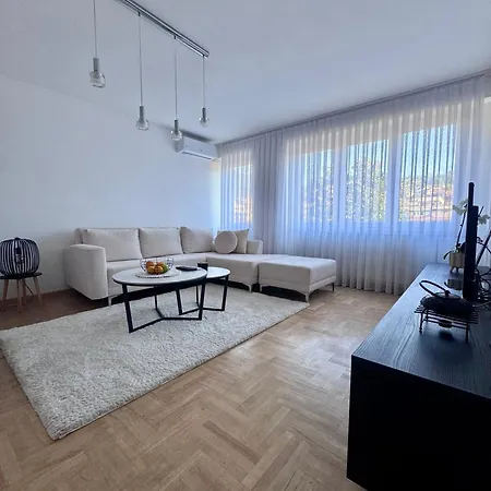 Urban Apartman